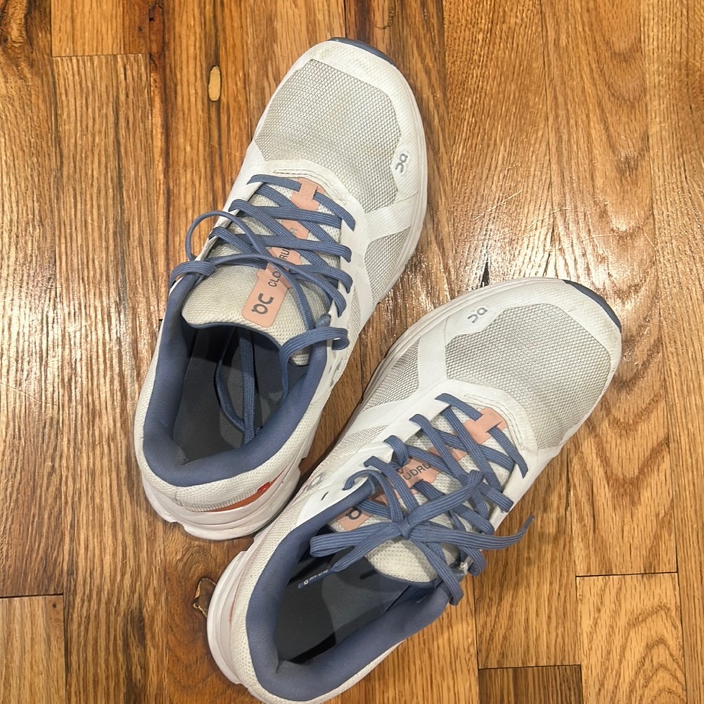 On cloud Cloud Runner Size 8.5